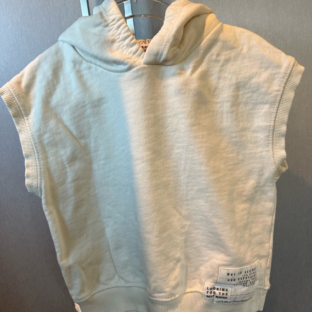 Matching white/cream Zara shorts and hoodie set for boys size 18-24 months